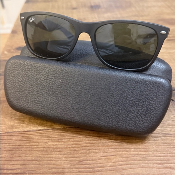 Ray-Ban Matte Black Sunglasses RB2132 New Wayfarer - Picture 7 of 9